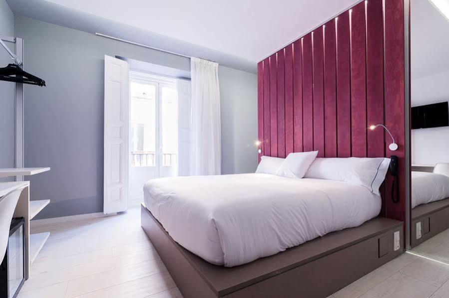 Nuria Hostal Madrid Exterior foto
